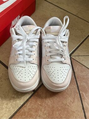 Nike Women's Dunks Size 6